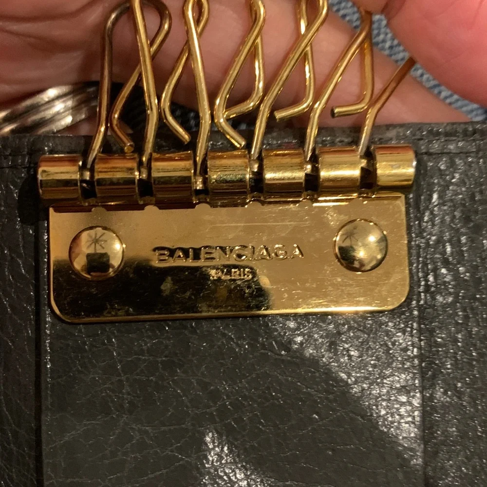 Balenciaga distressed leather key holder, amazing hardware! 100% AUTHENTIC - Picture 13 of 13